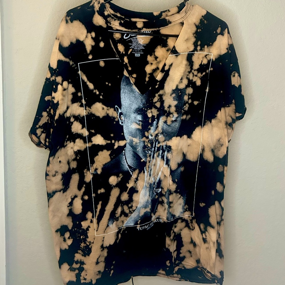 Bleach, distressed, 2Pac shirt